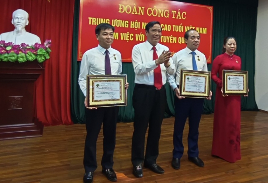 Đoàn công tác của Hội NCT Việt Nam làm việc với Tỉnh ủy, UBND tỉnh Tuyên Quang: NCT tỉnh Tuyên Quang phát huy tốt vai trò trong xây dựng và phát triển đất nước